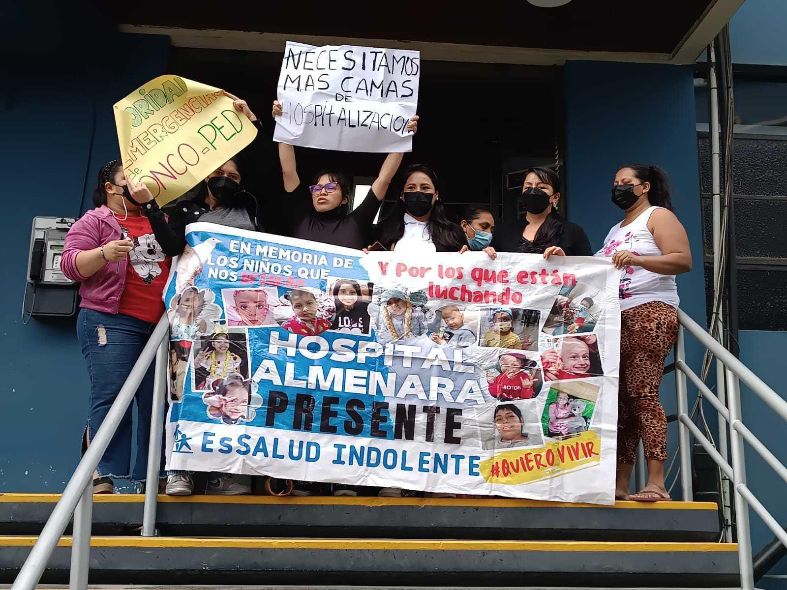 Parents of sick children demand accountability for cancer patients in Peru.